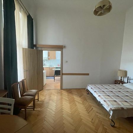 Guest Rooms Lviv Exterior photo