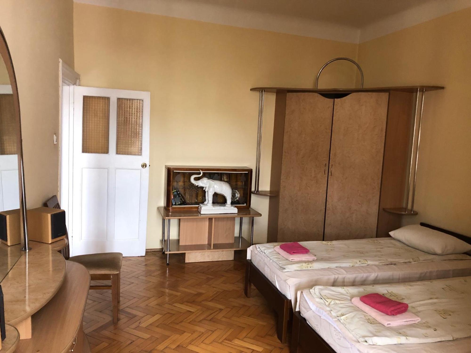 Guest Rooms Lviv Exterior photo