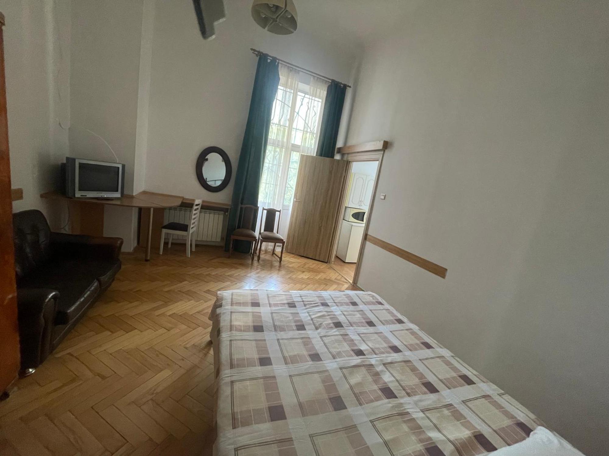 Guest Rooms Lviv Exterior photo