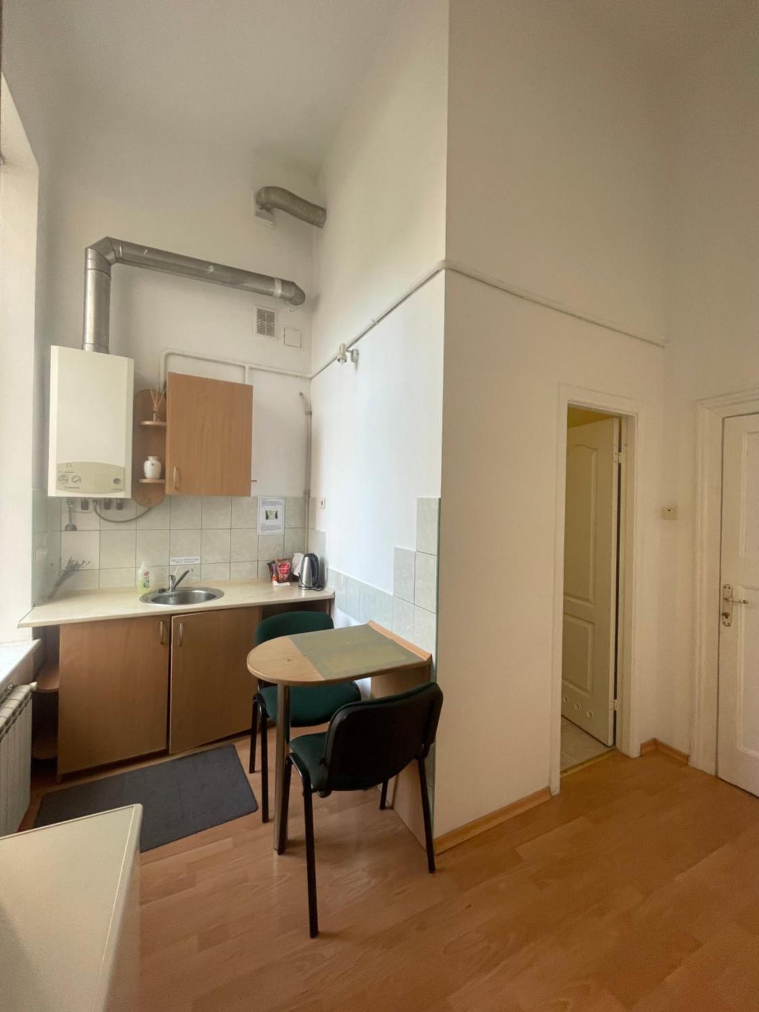 Guest Rooms Lviv Exterior photo