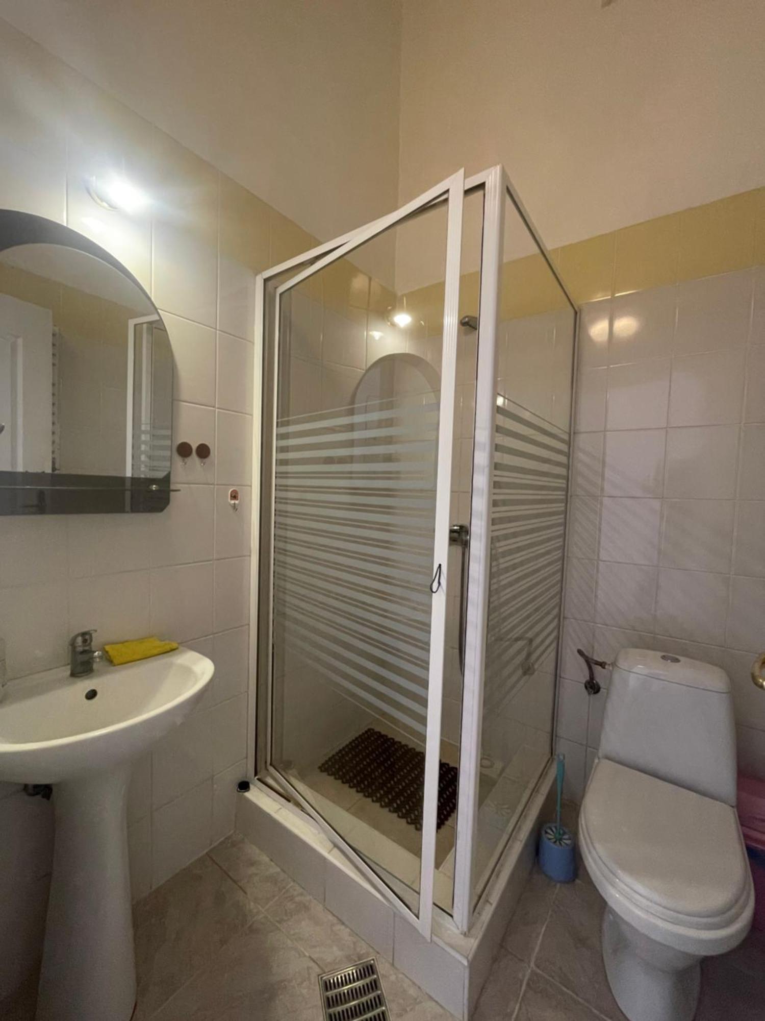 Guest Rooms Lviv Exterior photo